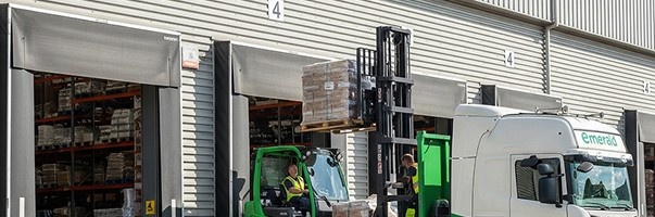 minimalist icon with circular shapes in blue and green